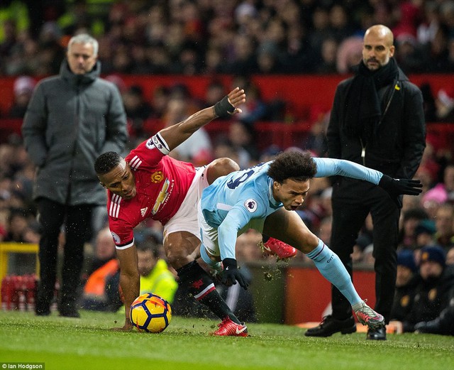 ẢNH: Những khoảnh khắc ấn tượng trận derby Manchester, Man Utd 1-2 Man City - Ảnh 5.