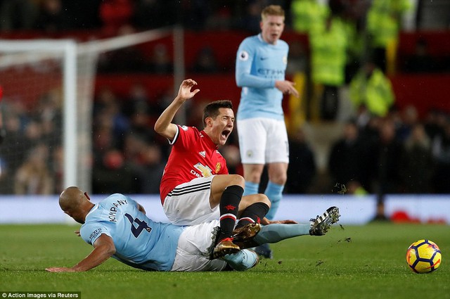 ẢNH: Những khoảnh khắc ấn tượng trận derby Manchester, Man Utd 1-2 Man City - Ảnh 6.