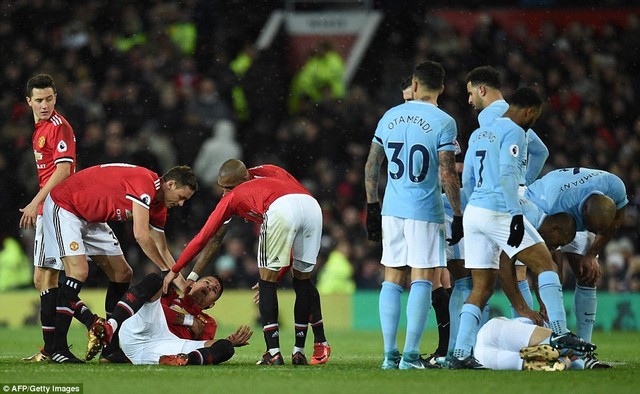 ẢNH: Những khoảnh khắc ấn tượng trận derby Manchester, Man Utd 1-2 Man City - Ảnh 7.