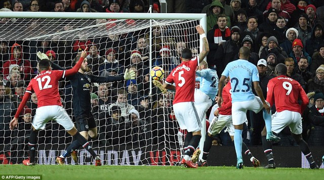 ẢNH: Những khoảnh khắc ấn tượng trận derby Manchester, Man Utd 1-2 Man City - Ảnh 12.