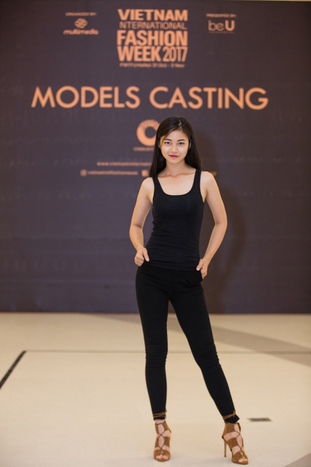 Nhiều chân dài cá tính hồ hởi casting người mẫu tham dự Tuần lễ thời trang quốc tế Việt Nam Thu - Đông 2017 - Ảnh 3.