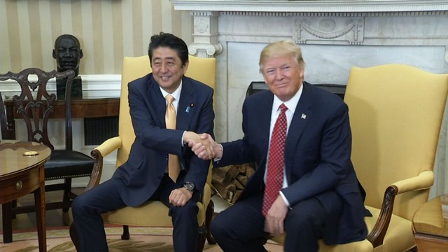 Thủ tướng Nhật Bản hội đàm với Tổng thống Mỹ: Cam kết củng cố quan hệ đồng minh - Ảnh 1.