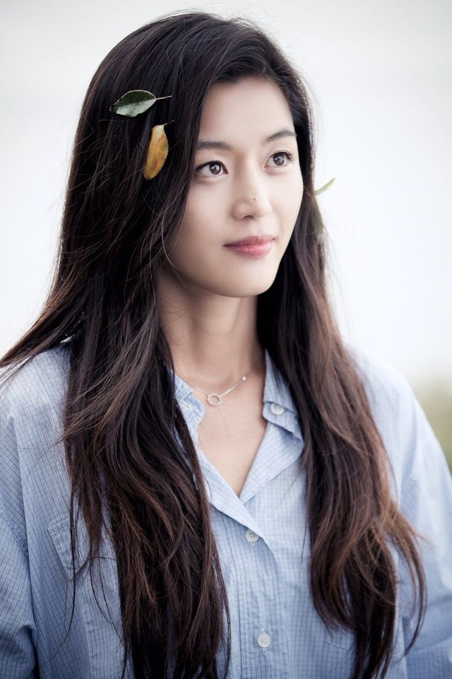 Jun Ji Hyun: Đóng vai nàng tiên cá là một thử thách lớn - Ảnh 1.