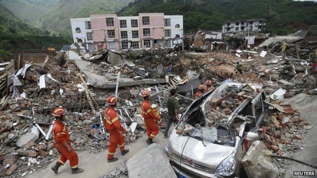 Trung Quốc khẩn trương cứu hộ nạn nhân vụ động đất - Ảnh 3.