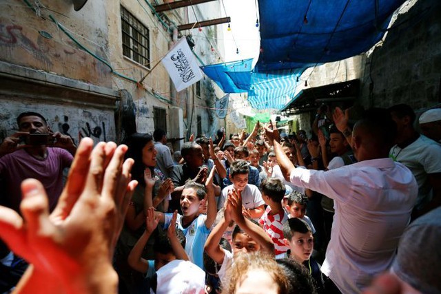 Đụng độ tại đền Al-Aqsa, ít nhất 113 người Palestine bị thương - Ảnh 2.