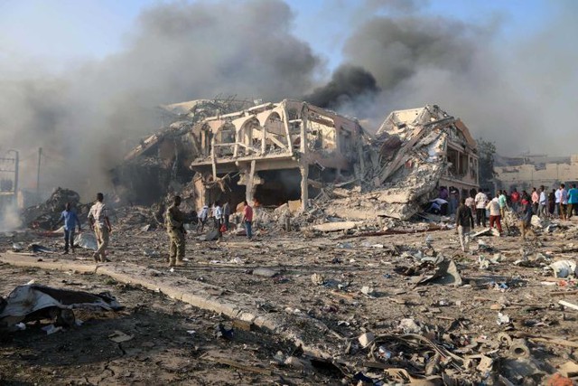 Đánh bom đẫm máu tại thủ đô Somalia gây thương vong lớn - Ảnh 1.