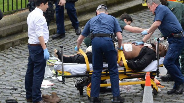 Những hình ảnh kinh hoàng từ hiện trường vụ khủng bố tại London, Anh - Ảnh 6.