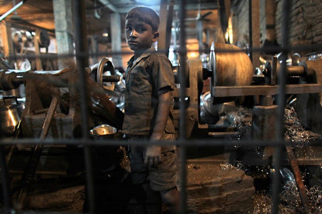 Xót xa hình ảnh trẻ em lao động vất vả trên thế giới - Ảnh 13.