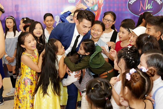 Isaac, Văn Mai Hương sửng sốt vì bị dàn thí sinh Vietnam Idol Kids tấn công - Ảnh 4.