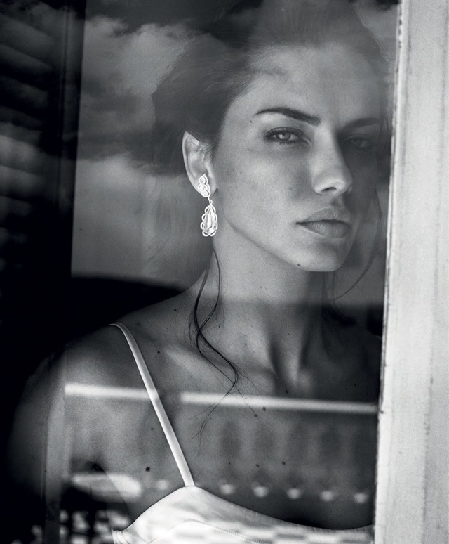 Adriana Lima đẹp tuyệt vời trên Harper’s Bazaar - Ảnh 2.