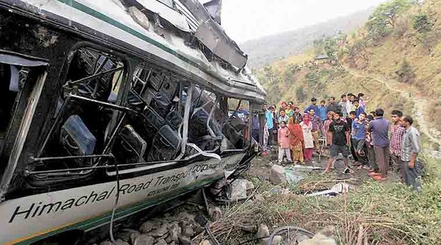 Tai nạn xe bus ở Ấn Độ, 28 người thiệt mạng - Ảnh 2.