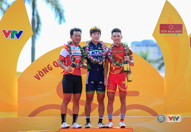 ẢNH: Những khoảnh khắc ấn tượng chặng 4 Giải xe đạp quốc tế VTV Cúp Tôn Hoa Sen 2017 - Đua vòng quanh Quảng trường Hồ Chí Minh  - Ảnh 16.