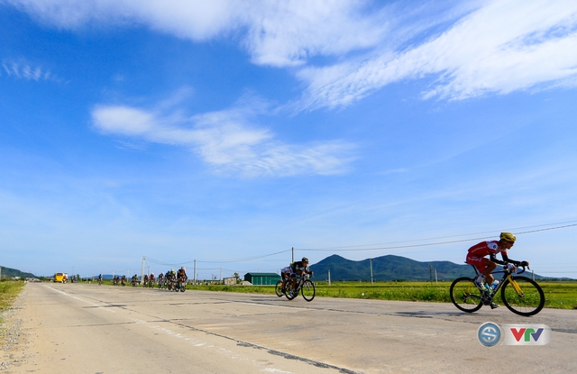 ẢNH: Những khoảnh khắc ấn tượng chặng 5 Giải xe đạp quốc tế VTV Cúp Tôn Hoa Sen 2017, Hà Tĩnh đi Quảng Bình - Ảnh 6.