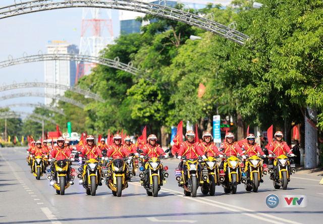 ẢNH: Những khoảnh khắc ấn tượng chặng 4 Giải xe đạp quốc tế VTV Cúp Tôn Hoa Sen 2017 - Đua vòng quanh Quảng trường Hồ Chí Minh  - Ảnh 7.