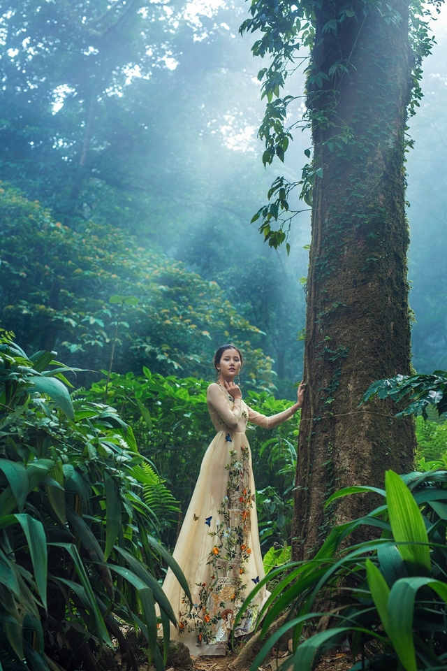 Hương Ly Next Top Model đẹp mơ màng giữa khung cảnh núi rừng - Ảnh 19.