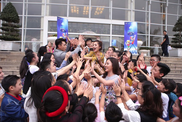 Isaac lịch lãm xuất hiện bên Văn Mai Hương, Bích Phương chấm thi Vietnam Idol Kids - Ảnh 9.