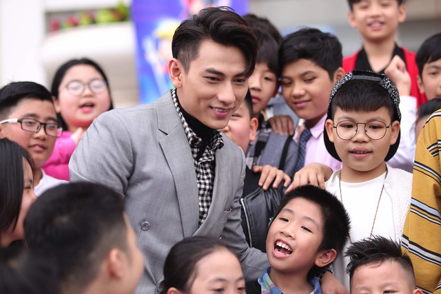 Isaac lịch lãm xuất hiện bên Văn Mai Hương, Bích Phương chấm thi Vietnam Idol Kids - Ảnh 6.