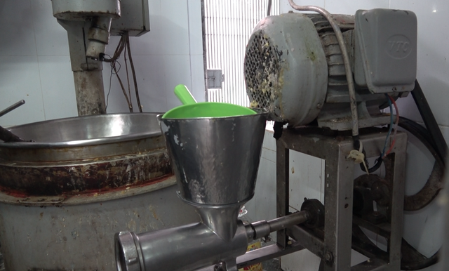 Phát hiện cơ sở sản xuất bánh Trung thu không đảm bảo vệ sinh ở TP.HCM - Ảnh 2.