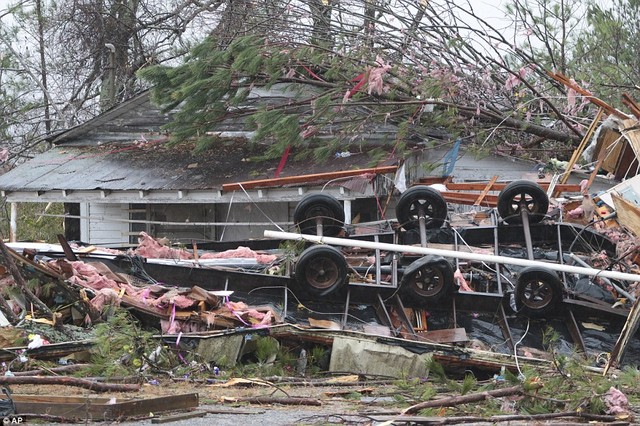 Mỹ: Lốc xoáy tàn phá bang Mississippi, 4 người thiệt mạng - Ảnh 1.