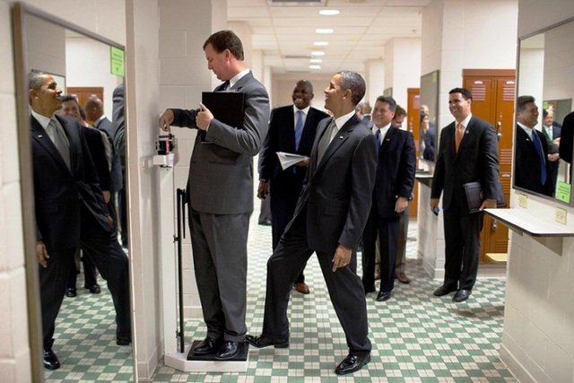 Những hình ảnh hài hước về Tổng thống Obama - Ảnh 1.