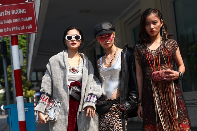 Tuần lễ thời trang quốc tế Việt Nam Thu - Đông 2017: Các tín đồ thời trang nổi loạn với màu tóc tại The best street style - Ảnh 10.