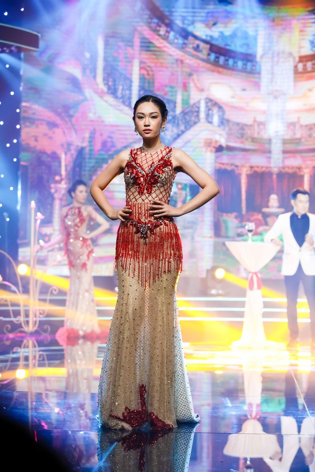 Ấn tượng BST lấp lánh Vũ khúc mùa đông trên sân khấu Sài Gòn đêm thứ 7 - Ảnh 4.