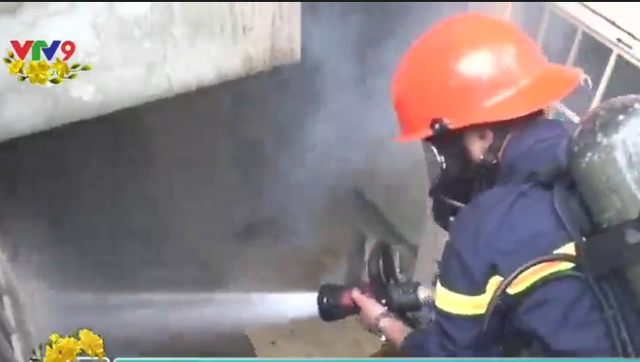 Lâm Đồng: Hỏa hoạn nghiêm trọng trong tầng hầm chứa đồ - Ảnh 1.