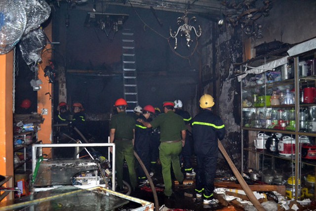 Cháy lớn tại cửa hàng kinh doanh thương mại tổng hợp ở Quảng Trị - Ảnh 2.