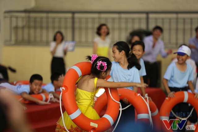 Các bé hào hứng tập bơi cùng nghệ sĩ Xuân Bắc - Ảnh 10.