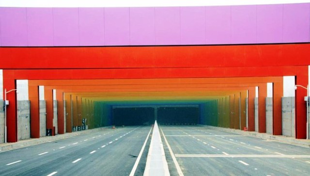 Trải nghiệm lái xe qua đường hầm sắc màu tại Trung Quốc - Ảnh 3.