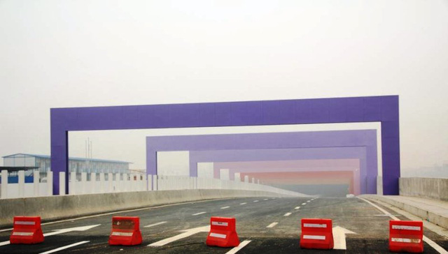 Trải nghiệm lái xe qua đường hầm sắc màu tại Trung Quốc - Ảnh 4.