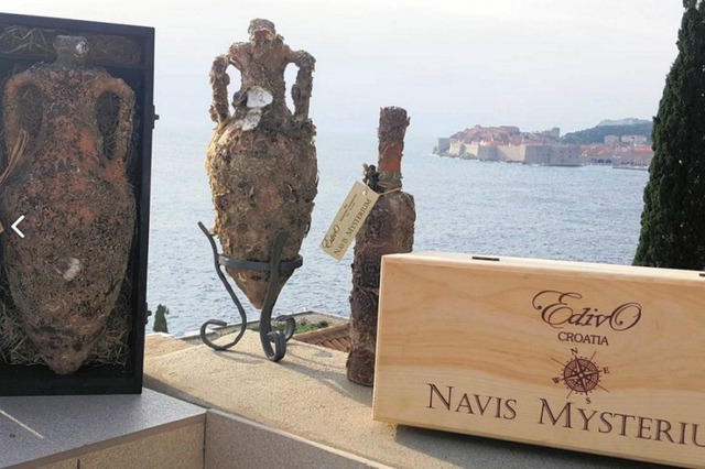 Ủ rượu vang dưới... đáy biển ở Croatia - Ảnh 1.