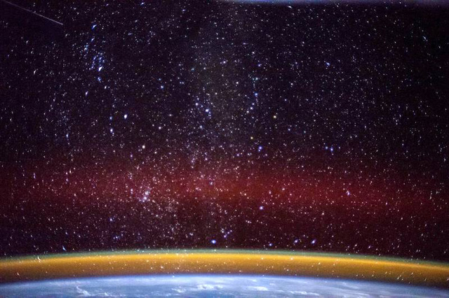 Hình ảnh cực quang tuyệt đẹp chụp từ vũ trụ - Ảnh 7.