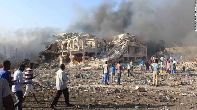 Hơn 230 người thiệt mạng trong vụ đánh bom đẫm máu tại Somalia - Ảnh 2.