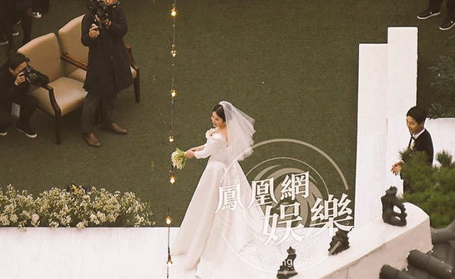 Song Hye Kyo – Song Joong Ki: Đám cưới thế kỷ của Hàn Quốc qua các bức hình - Ảnh 6.