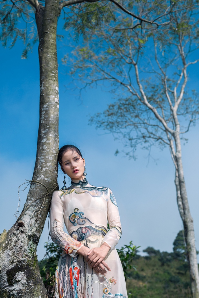 Hương Ly Next Top Model đẹp mơ màng giữa khung cảnh núi rừng - Ảnh 12.