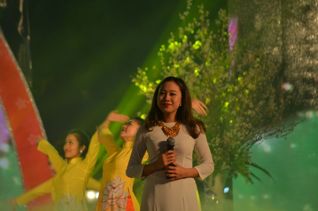 Khai mạc Lễ hội hoa anh đào 2017: Vườn hoa tượng đài Lý Thái Tổ rực rỡ sắc hoa - Ảnh 5.