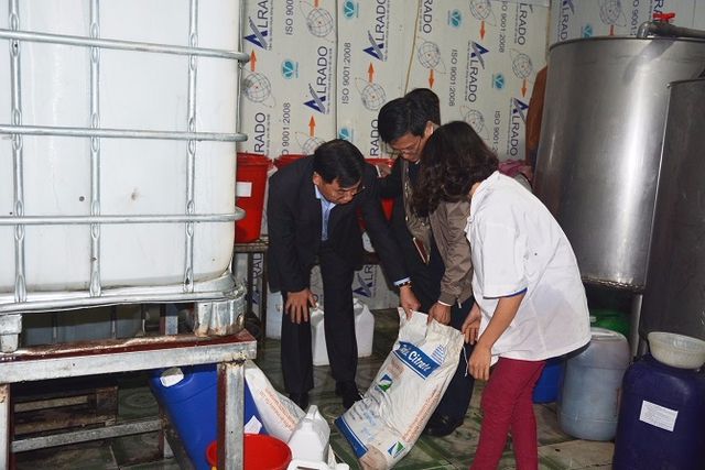 Hà Nội: Đình chỉ hoạt động cơ sở sản xuất nước giải khát không đảm bảo VSATTP - Ảnh 1.