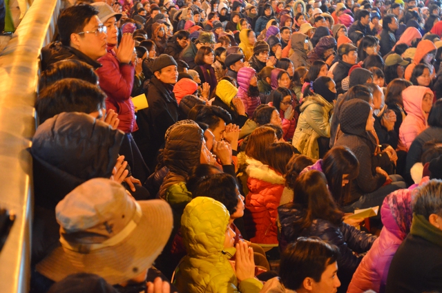 Cận cảnh hàng nghìn người dự lễ cầu an ở chùa Phúc Khánh - Ảnh 4.