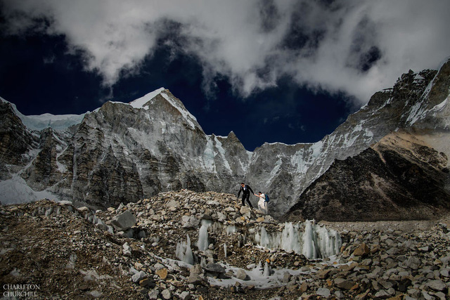 Ngỡ ngàng với cặp đôi chịu khổ, chịu lạnh lên tận đỉnh Everest làm đám cưới - Ảnh 7.