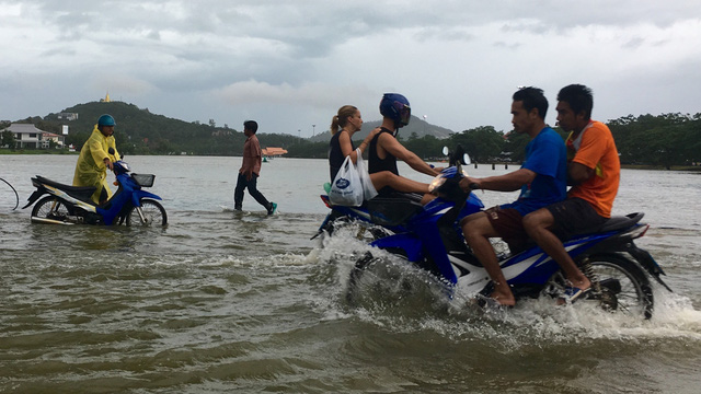 Lũ lụt ở miền Nam Thái Lan, ít nhất 12 người thiệt mạng - Ảnh 4.