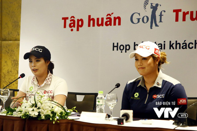Cặp chị em người Thái mong muốn truyền cảm hứng cho các tay golf trẻ Việt Nam - Ảnh 2.