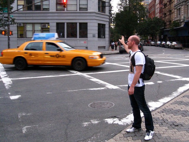 Uber át vía taxi truyền thống tại New York - Ảnh 1.