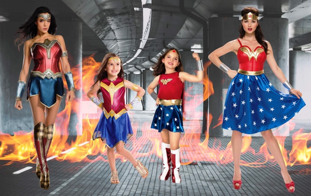 Halloween tại Mỹ: Trang phục Wonder Woman và chú hề Pennywise lên ngôi - Ảnh 1.