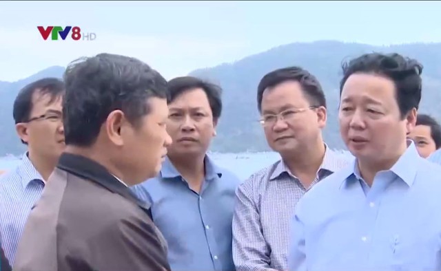 Bộ trưởng Tài nguyên Môi trường kiểm tra khắc phục bão lũ Nam Trung Bộ - Ảnh 1.