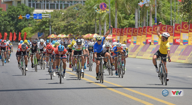 ẢNH: Những khoảnh khắc ấn tượng chặng 5 Giải xe đạp quốc tế VTV Cúp Tôn Hoa Sen 2017, Hà Tĩnh đi Quảng Bình - Ảnh 18.