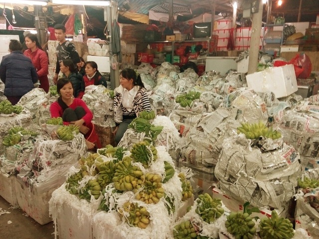 Chợ Long Biên tấp nập những ngày giáp Tết - Ảnh 5.