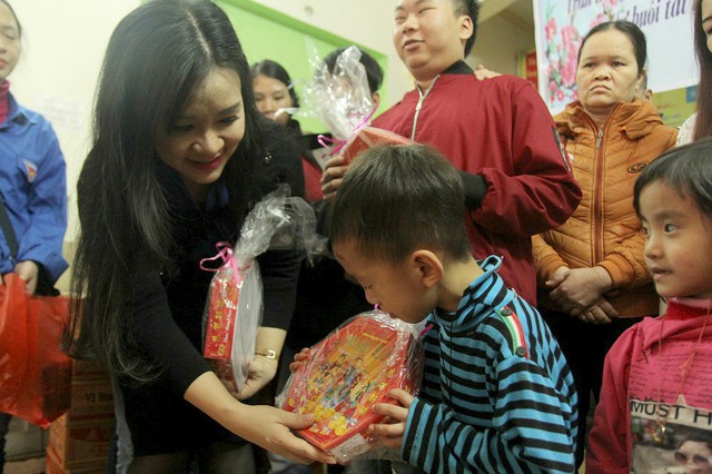Đoàn Thanh niên VTV mang Tết ấm tới trẻ em khuyết tật tại Hà Nội - Ảnh 6.