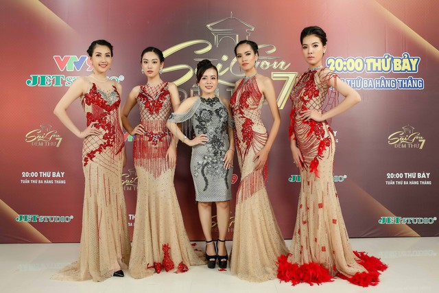 Ấn tượng BST lấp lánh Vũ khúc mùa đông trên sân khấu Sài Gòn đêm thứ 7 - Ảnh 1.
