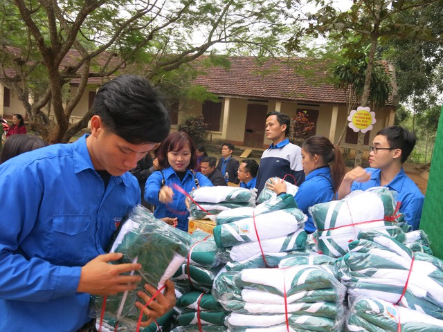 Trao tặng hơn 3.000 áo ấm cho học sinh miền núi ở Thanh Hóa - Ảnh 20.